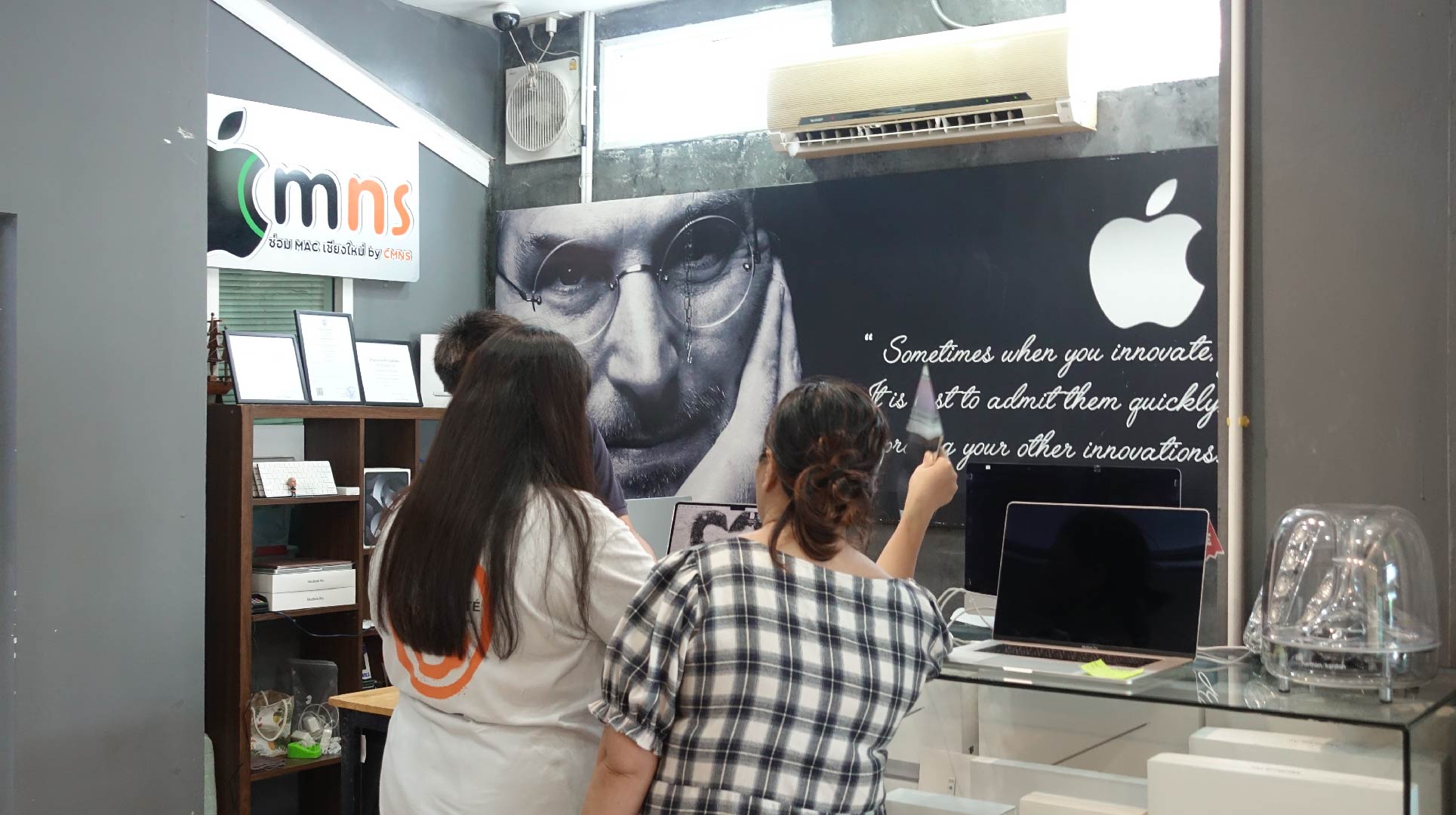 บรรยากาศร้านซ่อม Apple เชียงใหม่ FixMac จากภายนอก